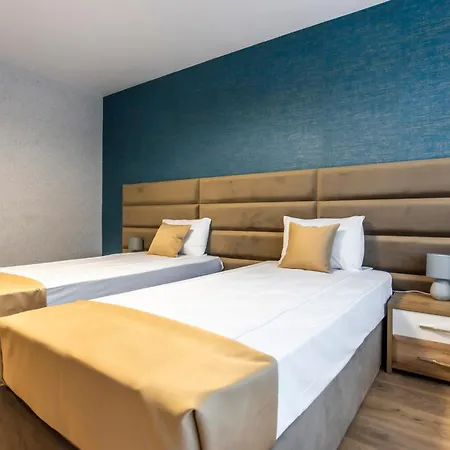 Laguna Hotel 4*